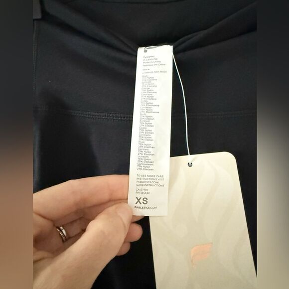 NWT Fabletics Trinity Motion365 High Waist Utility Legging in Black - Size XS - Picture 11 of 11